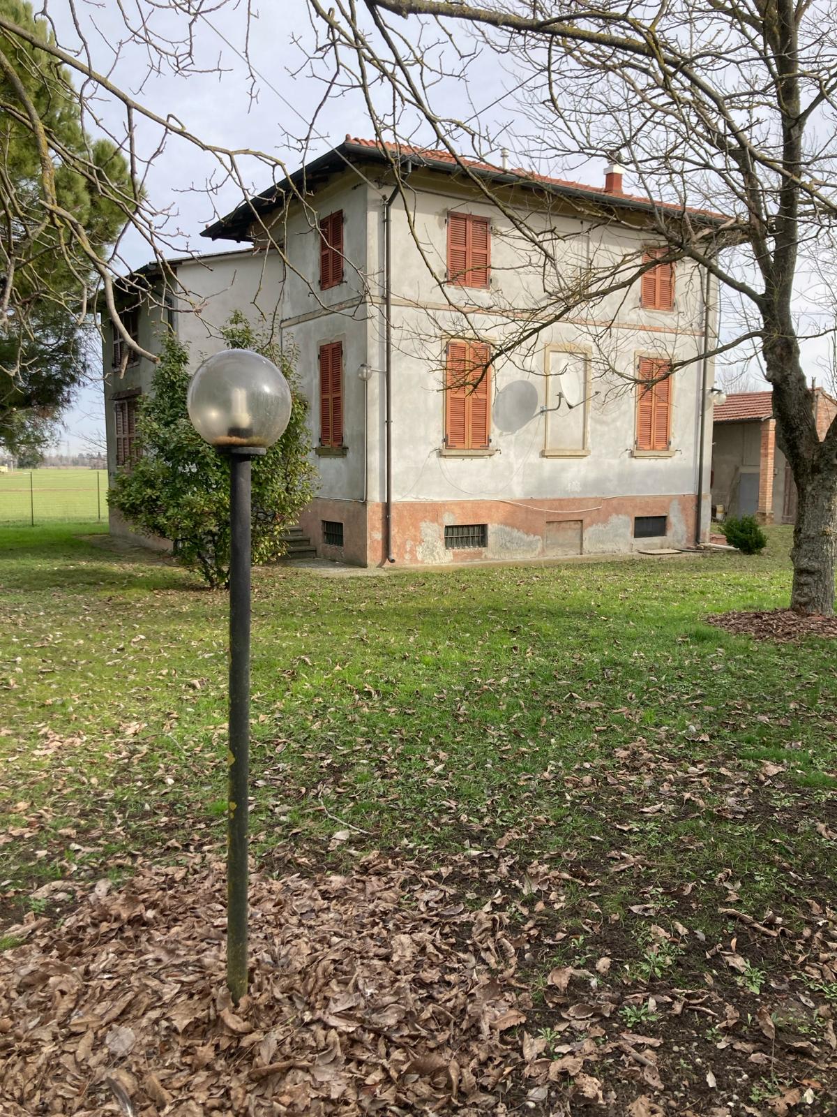 COLLECCHIO – Villa indipendente